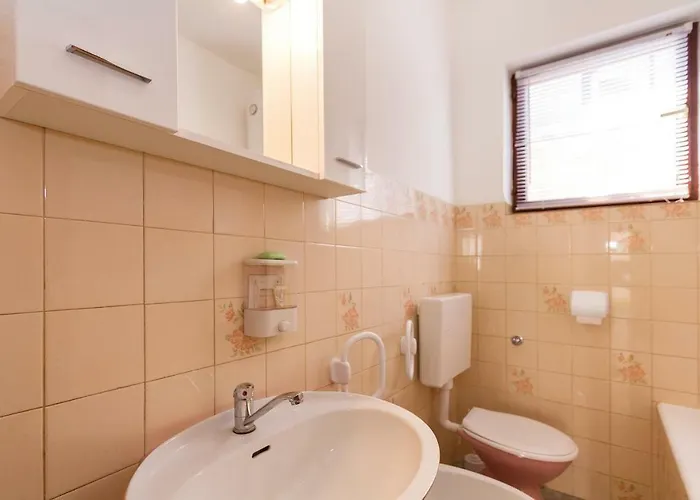 Appartement Stunning In With Wifi Fažana